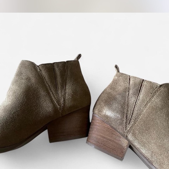 Crown Vintage Tan Ankle Booties - Picture 3 of 6